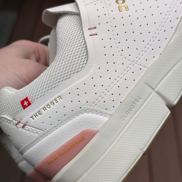 On Cloud The Roger Court Sneakers - Picture 8 of 11